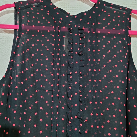 Torrid sleeveless blouse size 0 - Picture 2 of 5